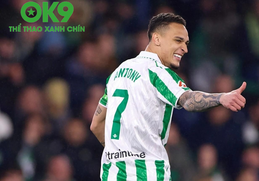 Antony đứng trước cơ hội làm nên kỳ tích khi có thể giành 2 danh hiệu châu Âu cùng lúc trong màu áo 2 đội bóng khác nhau chỉ trong 1 mùa giải.(Ảnh: Marca). Antony đứng trước cơ hội làm nên kỳ tích khi có thể giành 2 danh hiệu châu Âu cùng lúc trong màu áo 2 đội bóng khác nhau chỉ trong 1 mùa giải.(Ảnh: Marca).