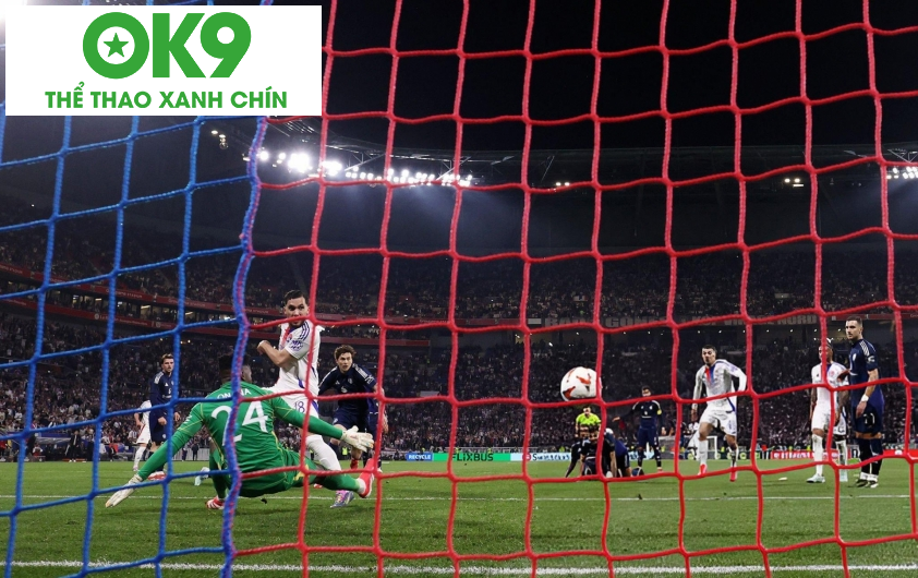 Man Utd đánh rơi chiến thắng trước Lyon sau hai sai lầm của Onana Man Utd đánh rơi chiến thắng trước Lyon sau hai sai lầm của Onana